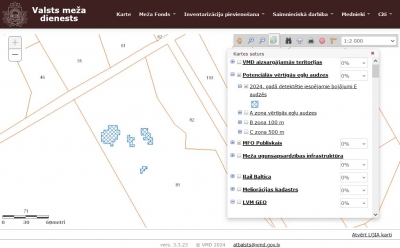 Attēls no Meža valsts reģistra kartes, kur redzams kā egļu audzē ar zilām rūtiņām atzīmēta iespējamā bojājumu vieta